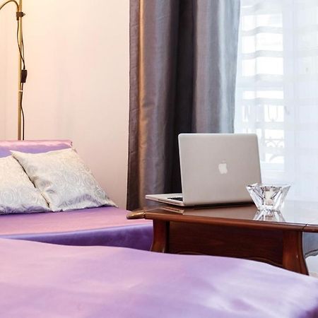 City Center Apartment With Balcony Belgrado Esterno foto