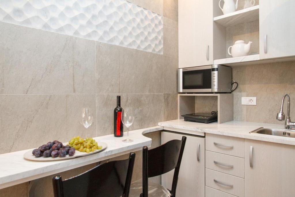City Center Apartment With Balcony Belgrado Esterno foto