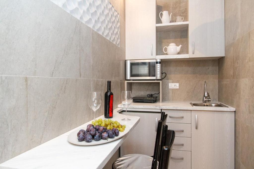 City Center Apartment With Balcony Belgrado Esterno foto