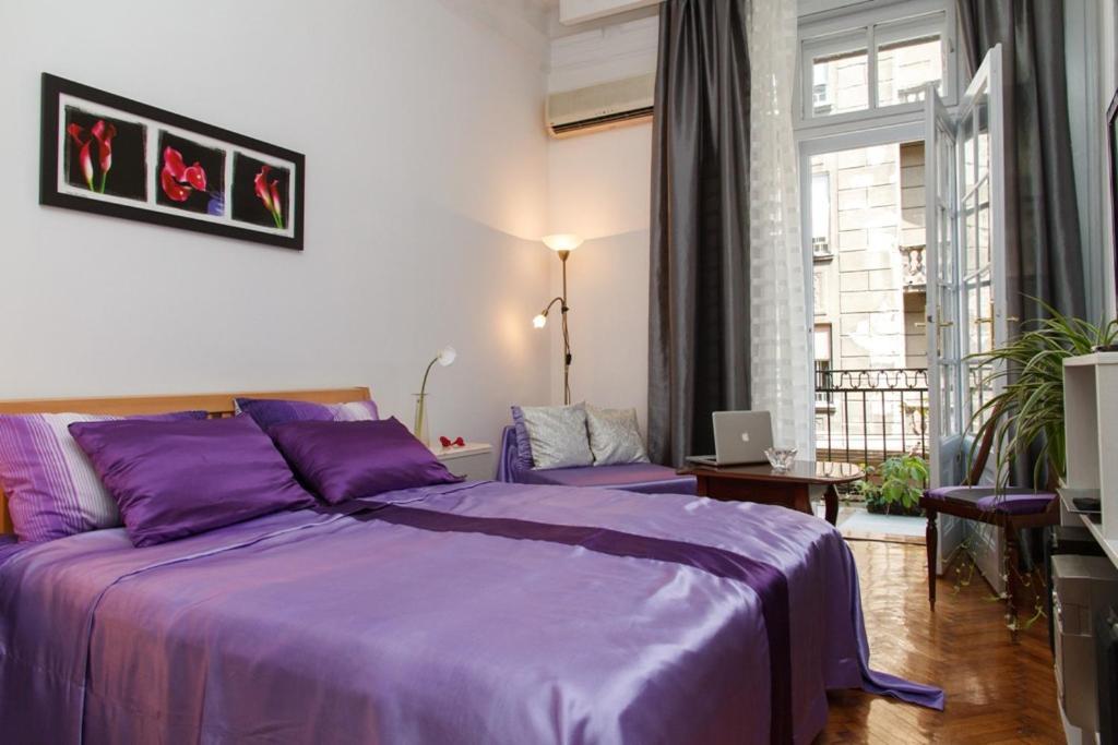 City Center Apartment With Balcony Belgrado Esterno foto