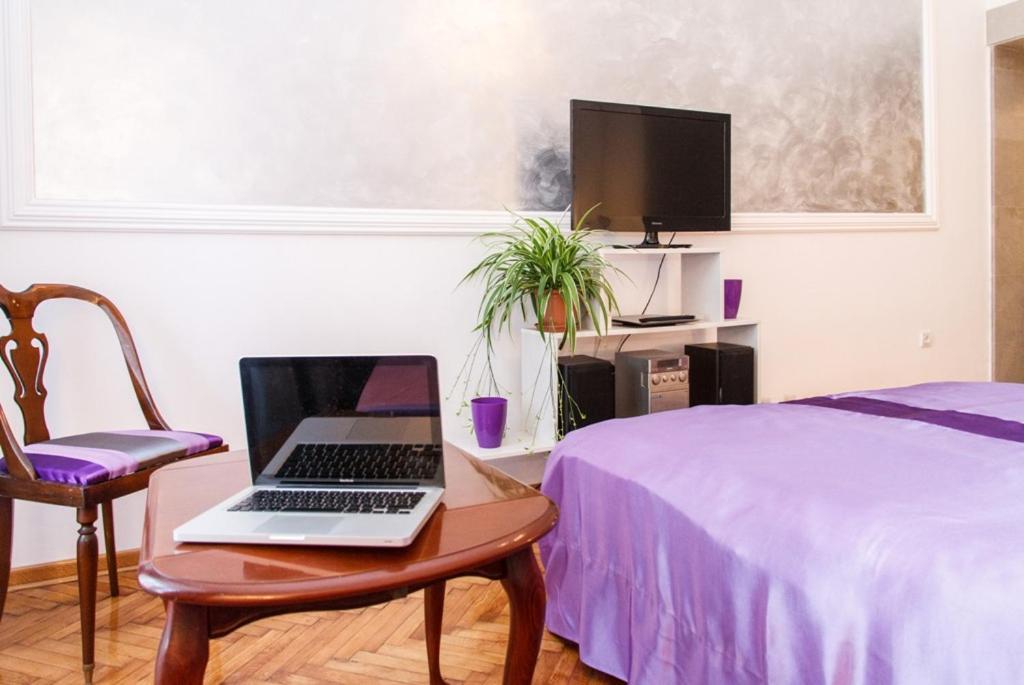 City Center Apartment With Balcony Belgrado Esterno foto