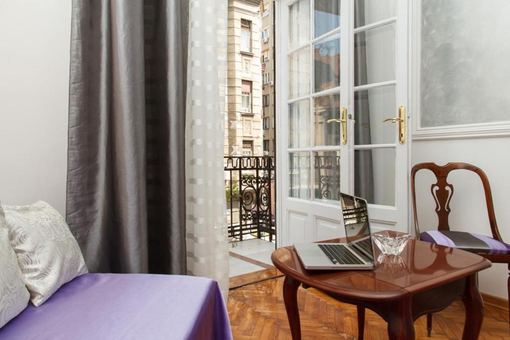 City Center Apartment With Balcony Belgrado Esterno foto